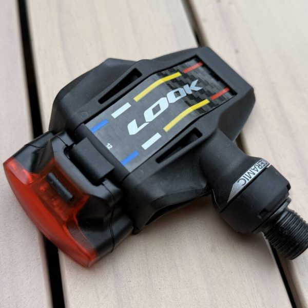 Des pédales de vélo qui forment un “cercle de lumière” : la bonne idée de Look qui améliore la sécurité