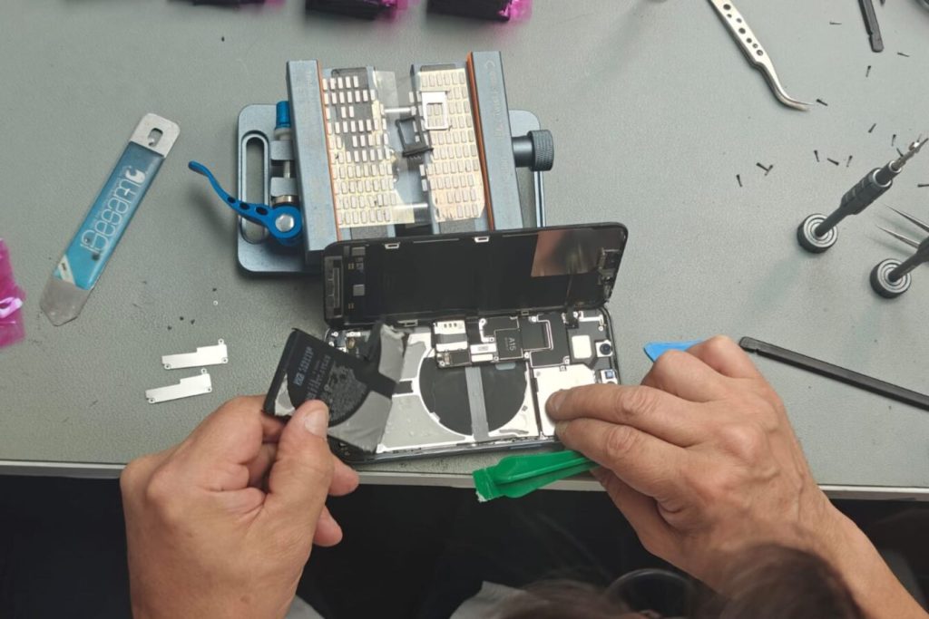 Ordinateurs et smartphones reconditionnés : des entreprises épinglées par la Répression des fraudes