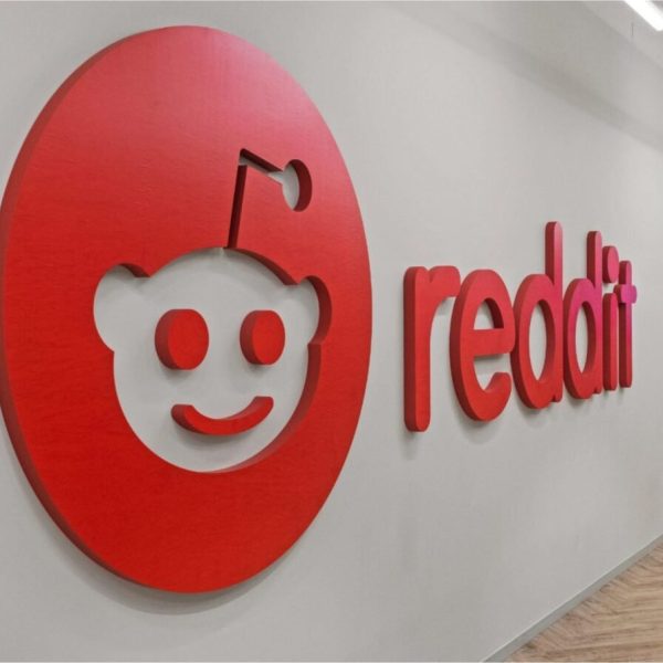 Le site communautaire Reddit accuse 4 sociétés d’IA d’avoir « volé » ses données « à échelle industrielle »