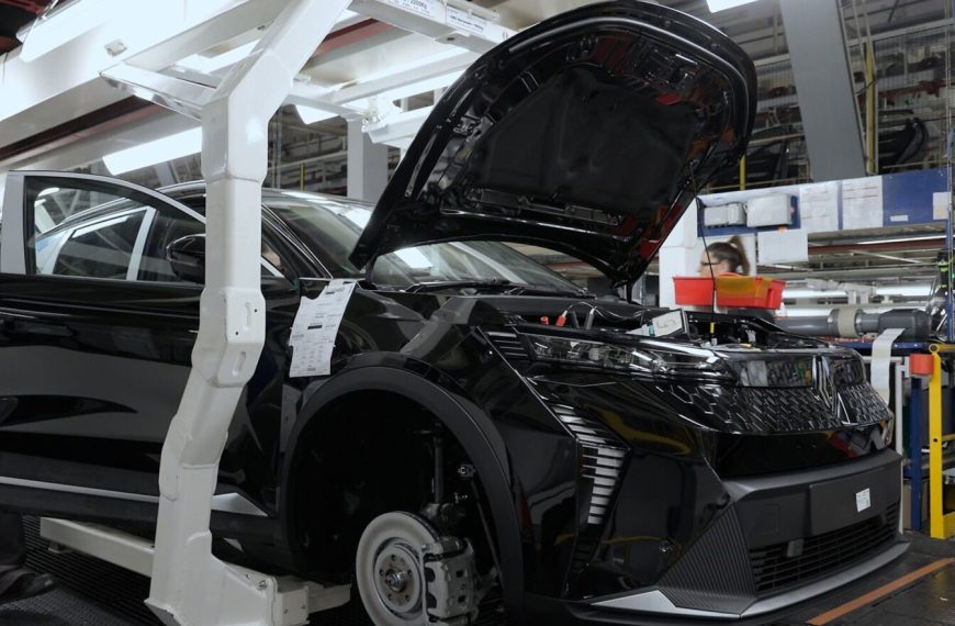Renault : le grand retour de l’essence dans les voitures électriques ? Pas si simple