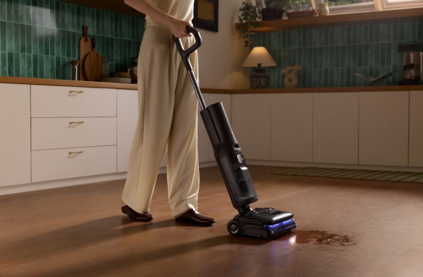 Roborock F25 Ultra : l’aspirateur balai qui nettoie avec vapeur, eau chaude et intelligence artificielle