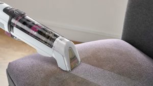 Shark StainForce : le nettoyeur sans fil qui efface les tâches, même dans la voiture