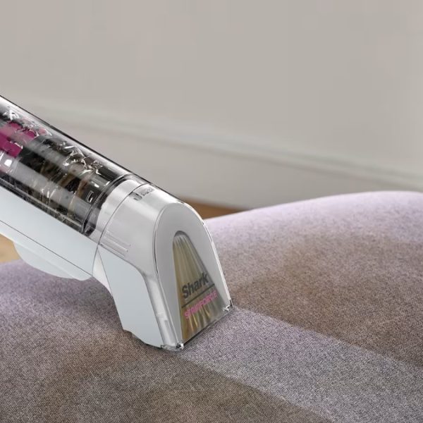 Shark StainForce : le nettoyeur sans fil qui efface les tâches, même dans la voiture