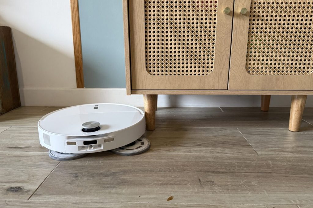 Test Roborock Qrevo Curv 2 Pro : le plus sexy des aspirateurs-robots fait presque un sans faute