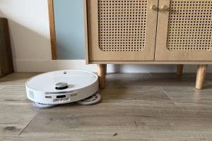 Test Roborock Qrevo Curv 2 Pro : le plus sexy des aspirateurs-robots fait presque un sans faute
