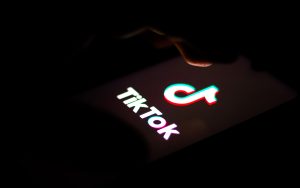 Faites attention aux astuces TikTok : des hackers détournent des vidéos pour vous piéger et voler vos données