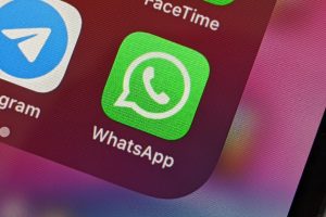 WhatsApp : la traduction locale des messages arrive sur l’iPhone