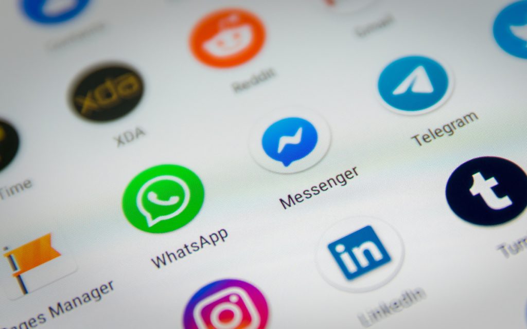 WhatsApp et Messenger vous protègent mieux des arnaques avec ces nouveautés