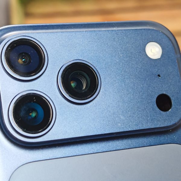 Apple recycle cette idée de Samsung vieille de sept ans pour le futur iPhone 18, mais attendez un peu avant de vous moquer