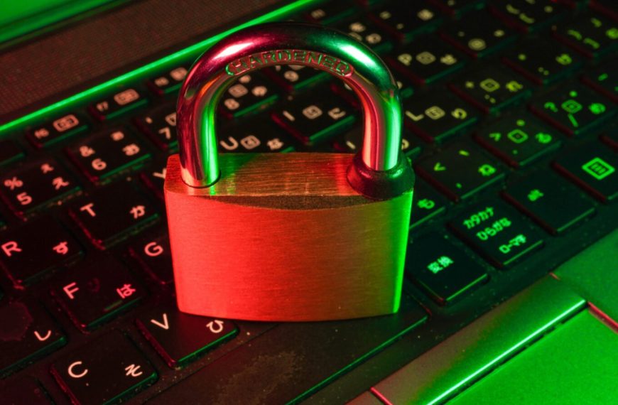 Malgré un précédent échec, Londres réclame de nouveau une porte dérobée à Apple pour iCloud