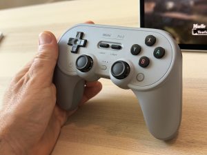 Cette manette de jeu 8bitDo, fonctionne sur PC, sur Switch, sur Android, sur Mac, sur iPad… partout !