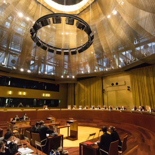 Des contraintes « extrêmement lourdes et intrusives » : Apple dénonce le DMA devant la justice européenne