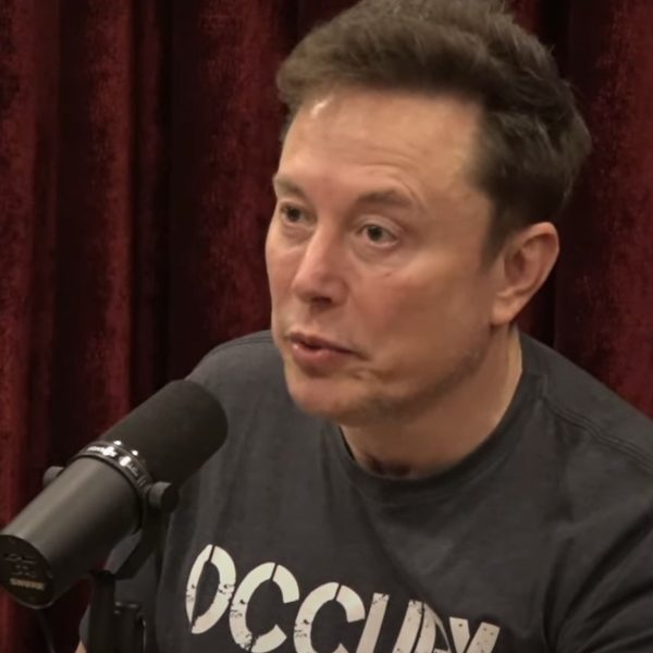 Elon Musk lance Grokipedia, un Wikipédia généré par IA et déjà accusé de faire du copier-coller