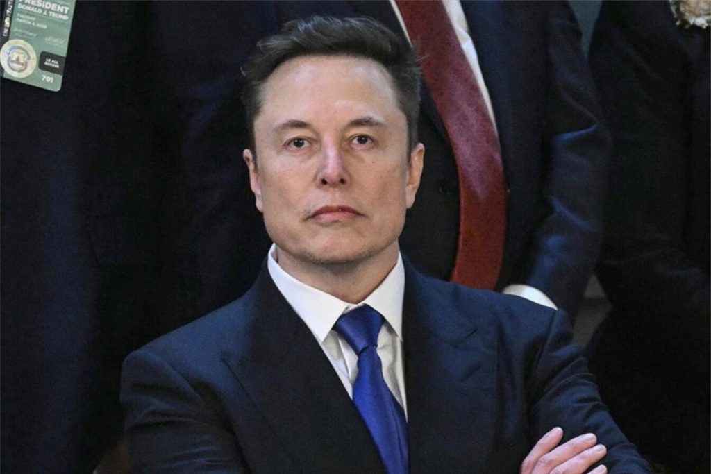 Elon Musk lance Grokipedia, une alternative 100 % IA à Wikipédia… qui s’appuie sur les articles de Wikipédia