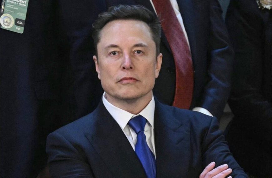 Elon Musk lance Grokipedia, une alternative 100 % IA à Wikipédia… qui s’appuie sur les articles de Wikipédia