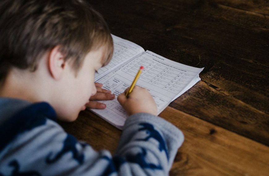 Ai-je le droit de géolocaliser mon enfant à l’école ? Un parent d’élève gagne une première manche devant la justice