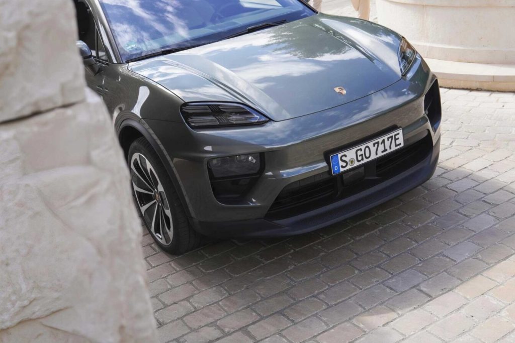 Pour une raison très bête, il n’y aura pas de chargeur à induction dans les Porsche Macan et Taycan