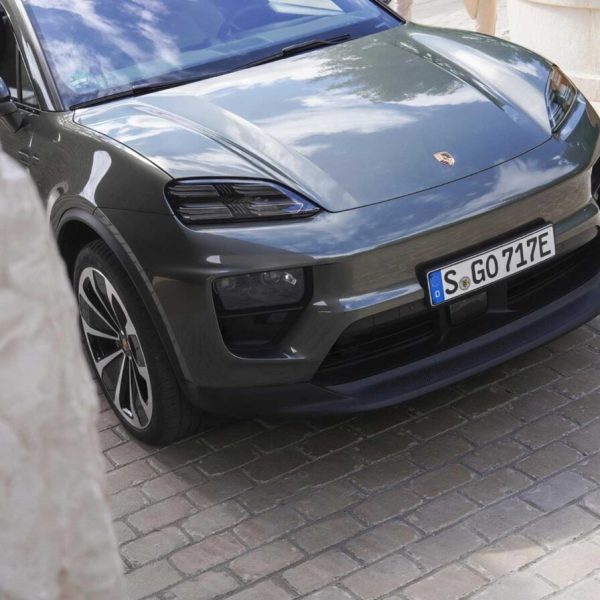 Pour une raison très bête, il n’y aura pas de chargeur à induction dans les Porsche Macan et Taycan