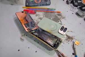Le Google Pixel 10 Pro Fold part en fumée : le test de durabilité tourne au fiasco