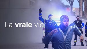 La vraie vie – Le documentaire qui filme l'absurde dans un jeu vidéo