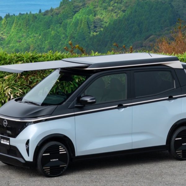 Nissan veut vous faire économiser 3000 kilomètres de recharge par an grâce à ce panneau solaire déployable