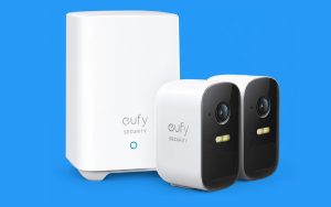 Eufy Security 2C : le lot de deux caméras connectées avec la base de stockage est à moitié prix !