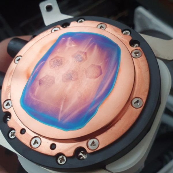 N’achetez surtout pas cette pâte thermique, elle endommage les composants de votre PC