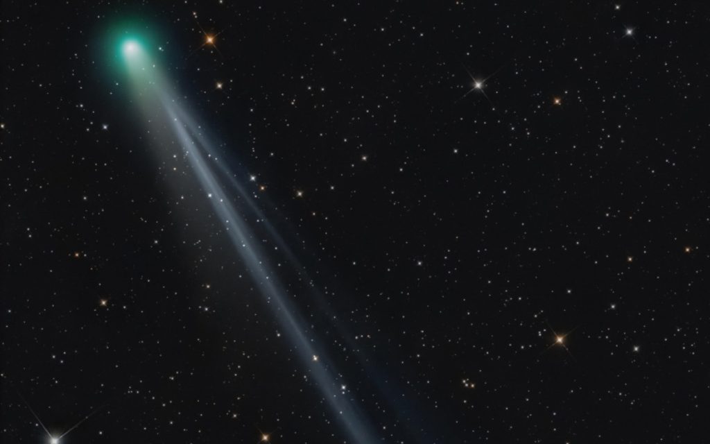 Cette photo rare révèle le moment où le Soleil déchire la queue d’une comète sous nos yeux