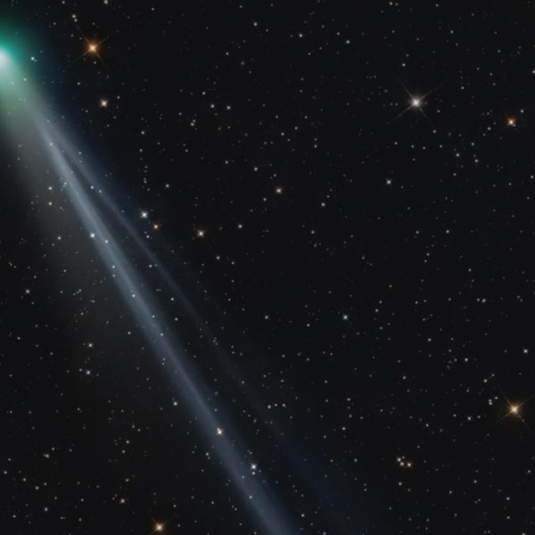 Cette photo rare révèle le moment où le Soleil déchire la queue d’une comète sous nos yeux