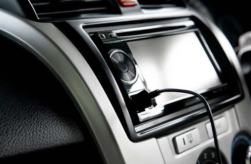 Ne branchez surtout pas ces accessoires sur le port USB de votre voiture, on vous explique pourquoi