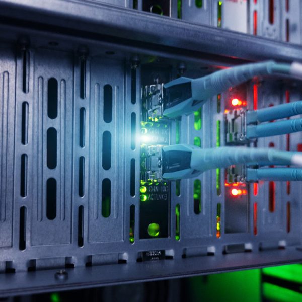 Surfshark VPN passe à la vitesse supérieure : tout savoir sur les premiers serveurs 100 Gbps du marché