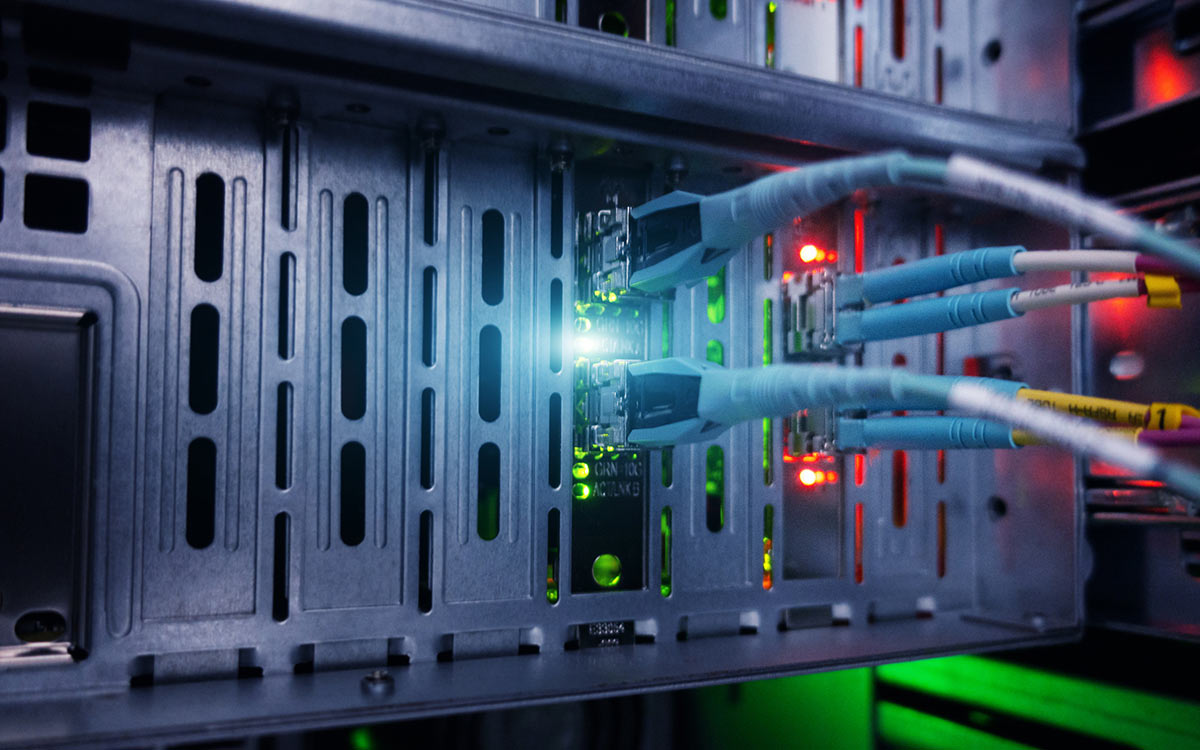 Surfshark VPN passe à la vitesse supérieure : tout savoir sur les premiers serveurs 100 Gbps du marché