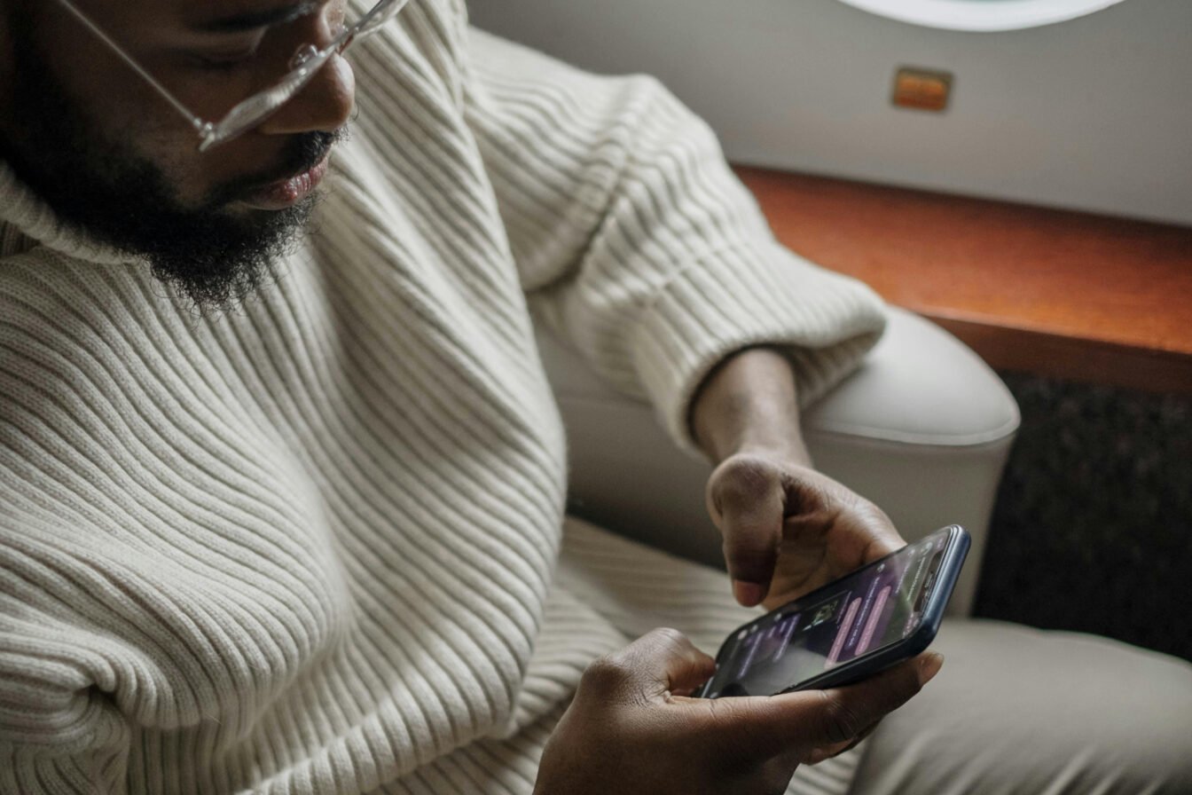 Air France KLM, Emirates : les compagnies aériennes interdisent l’utilisation de batteries externes