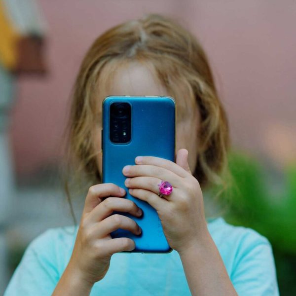 ChatGPT, le nouveau doudou des enfants ? Pourquoi les experts s’inquiètent