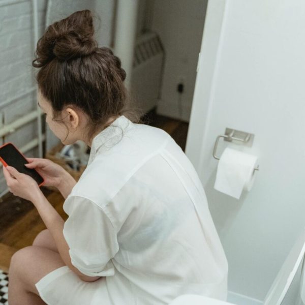 Smartphone aux WC, attention danger