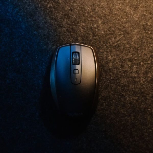 La souris de votre PC peut espionner vos conversations, des chercheurs l’ont prouvé
