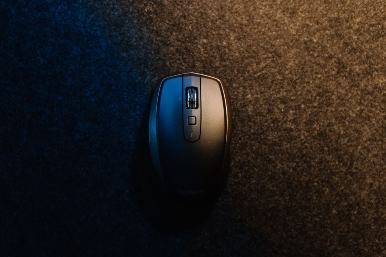 La souris de votre PC peut espionner vos conversations, des chercheurs l’ont prouvé