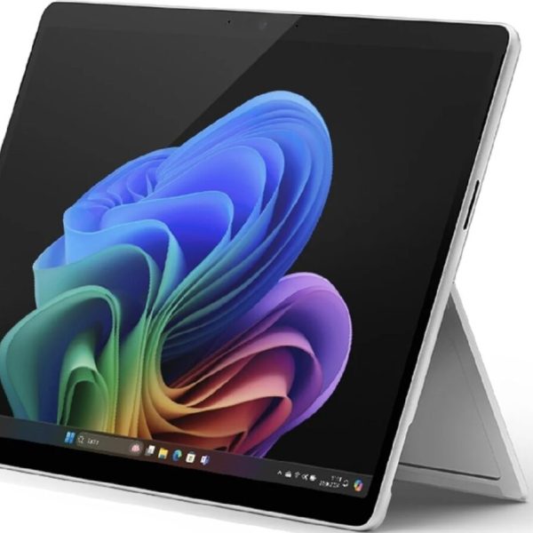 Écran OLED 13″, Snapdragon X Elite, 1 To… À -45%, la Microsoft Surface Pro se vend par palettes ⚡️
