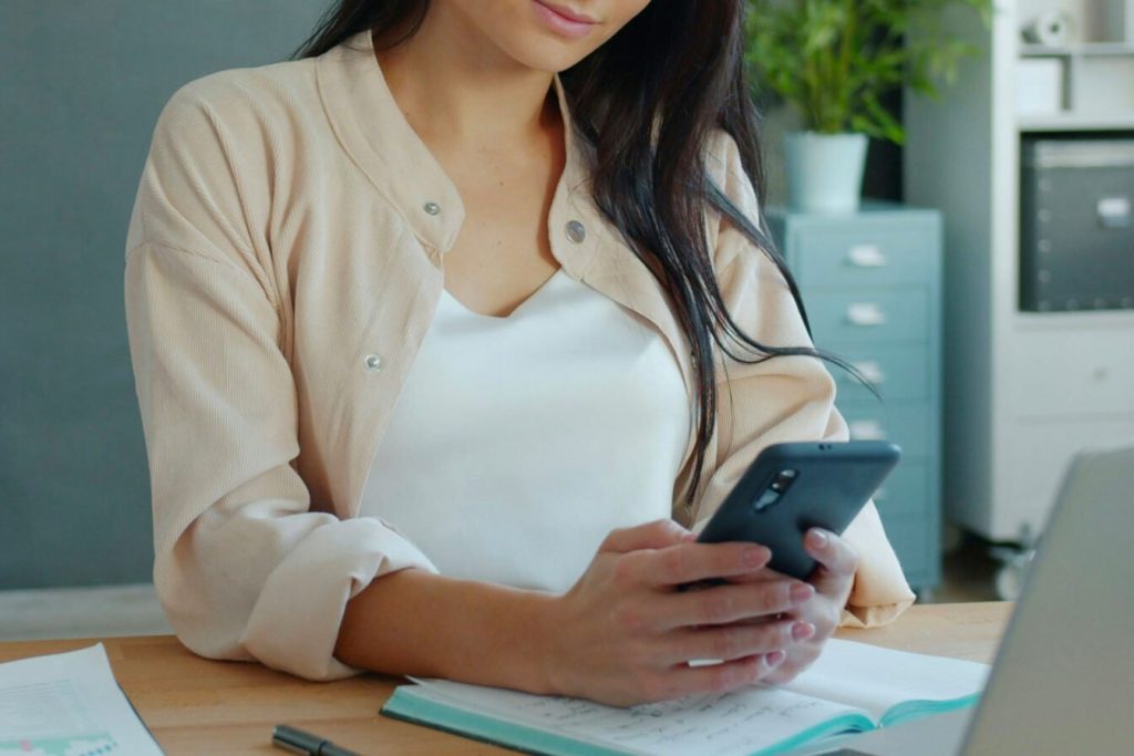 SFR : que va-t-il arriver à votre abonnement en cas de rachat par Orange, Bouygues et Free ?