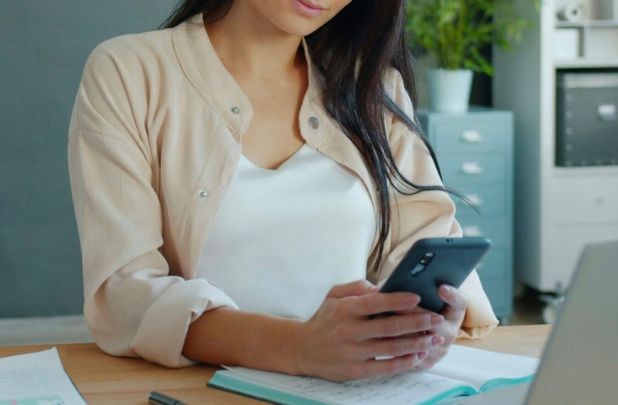 SFR : que va-t-il arriver à votre abonnement en cas de rachat par Orange, Bouygues et Free ?