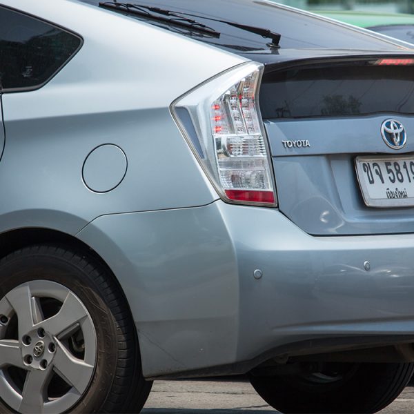 On les croyait écologiques, elles sont un désastre : les voitures hybrides rechargeables explosent les chiffres de pollution