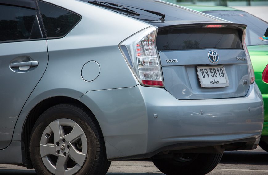 On les croyait écologiques, elles sont un désastre : les voitures hybrides rechargeables explosent les chiffres de pollution