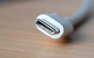 Après les smartphones, l’UE rend le chargeur USB-C universel obligatoire pour presque tous les appareils électroniques