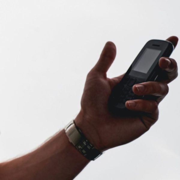 « Vous utilisez un téléphone 2G, il ne fonctionnera plus… » : pas de panique, on vous explique le message d’alerte d’Orange