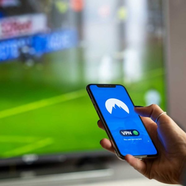 IPTV et streaming illégal : l’Arcom somme les VPN de bloquer 295 sites pirates