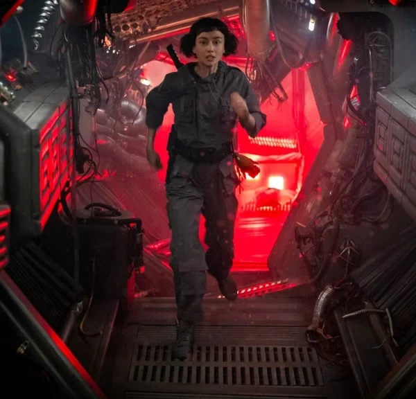 Cette série de SF au score quasi-parfait a relancé cette saga en dehors du cinéma : les fans sont aux anges, une saison 2 est déjà validée !