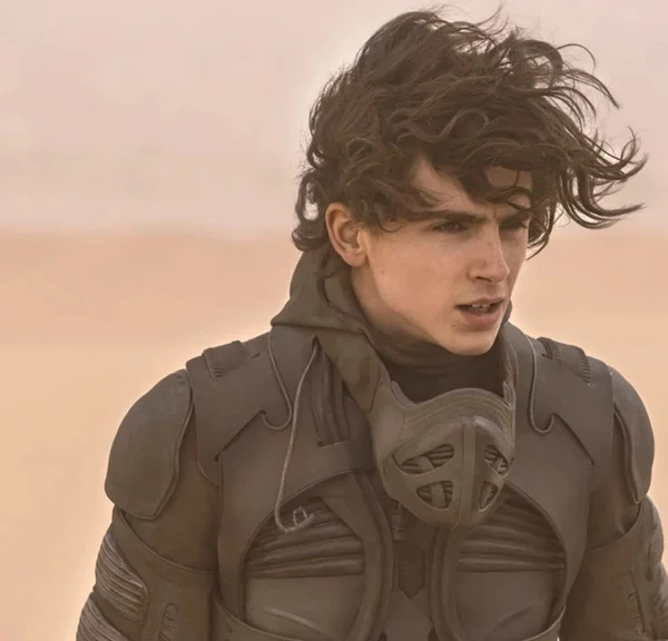 “C’est un put… d’acteur”, Timothée Chalamet adore ce comédien : il n’a pourtant pas tourné que dans des films mémorables…