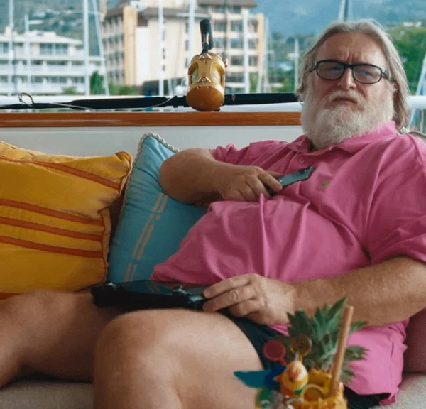 Après avoir annoncé la Steam Machine, Gabe Newell achète un superyacht pour 430 millions d'euros, équipé d'un hôpital et de 15 PC de jeu