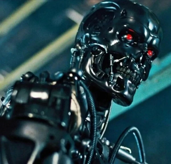 "Je vous ai prévenus en 1984 et personne ne m’a écouté" James Cameron avait vu juste : l’IA d’aujourd’hui ressemble de plus en plus à Terminator