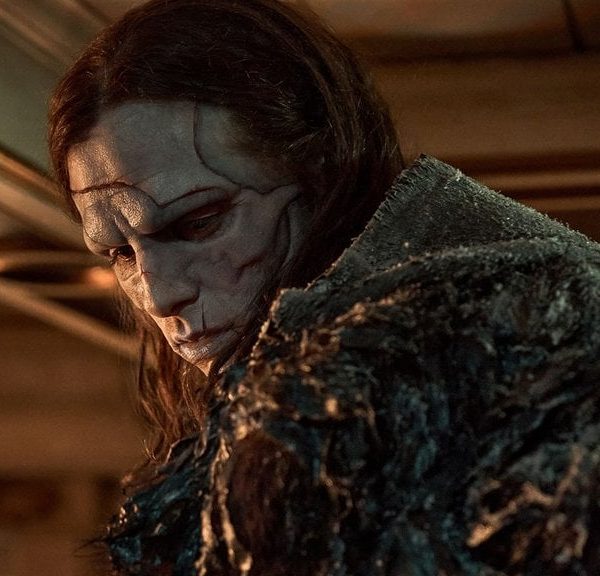 "L'atmosphère est oppressante" Sur le tournage de Frankenstein, Guillermo del Toro n'a pas toujours été à l'aise malgré son expérience